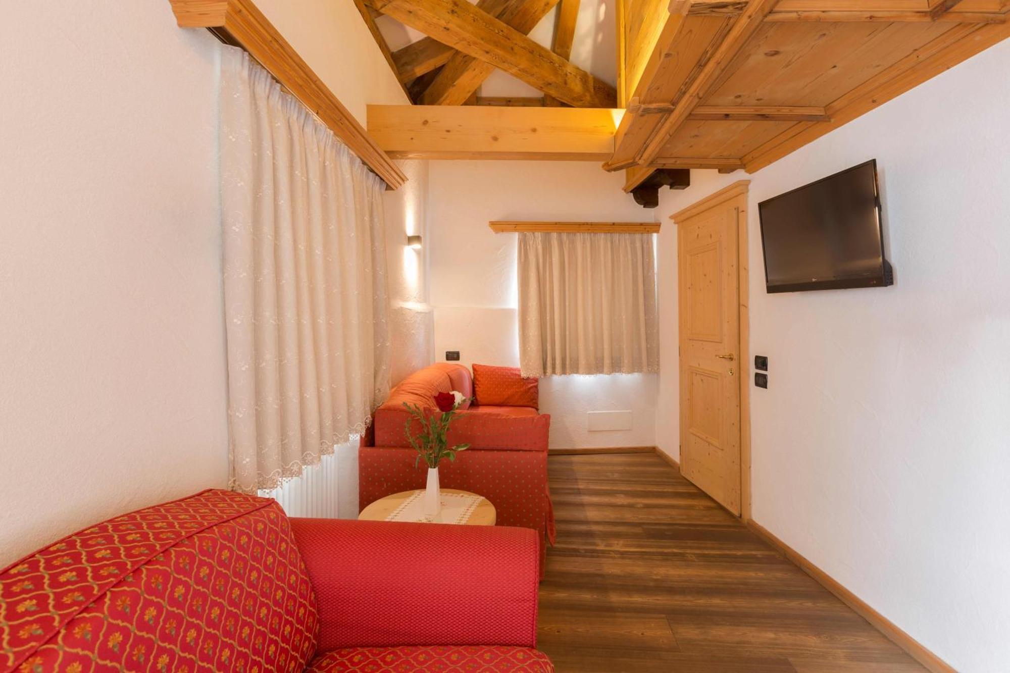 Historic Hotel Ristorante La Stua Cavalese Eksteriør billede