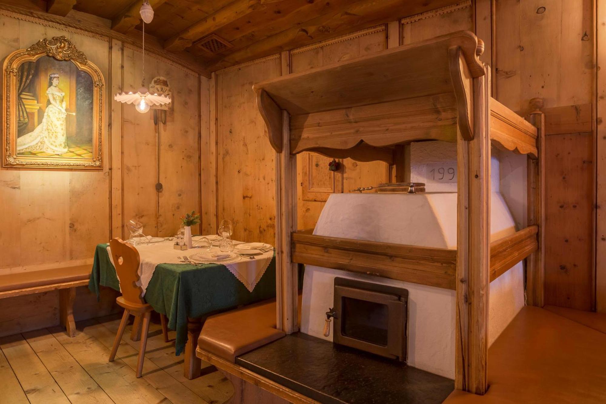 Historic Hotel Ristorante La Stua Cavalese Eksteriør billede