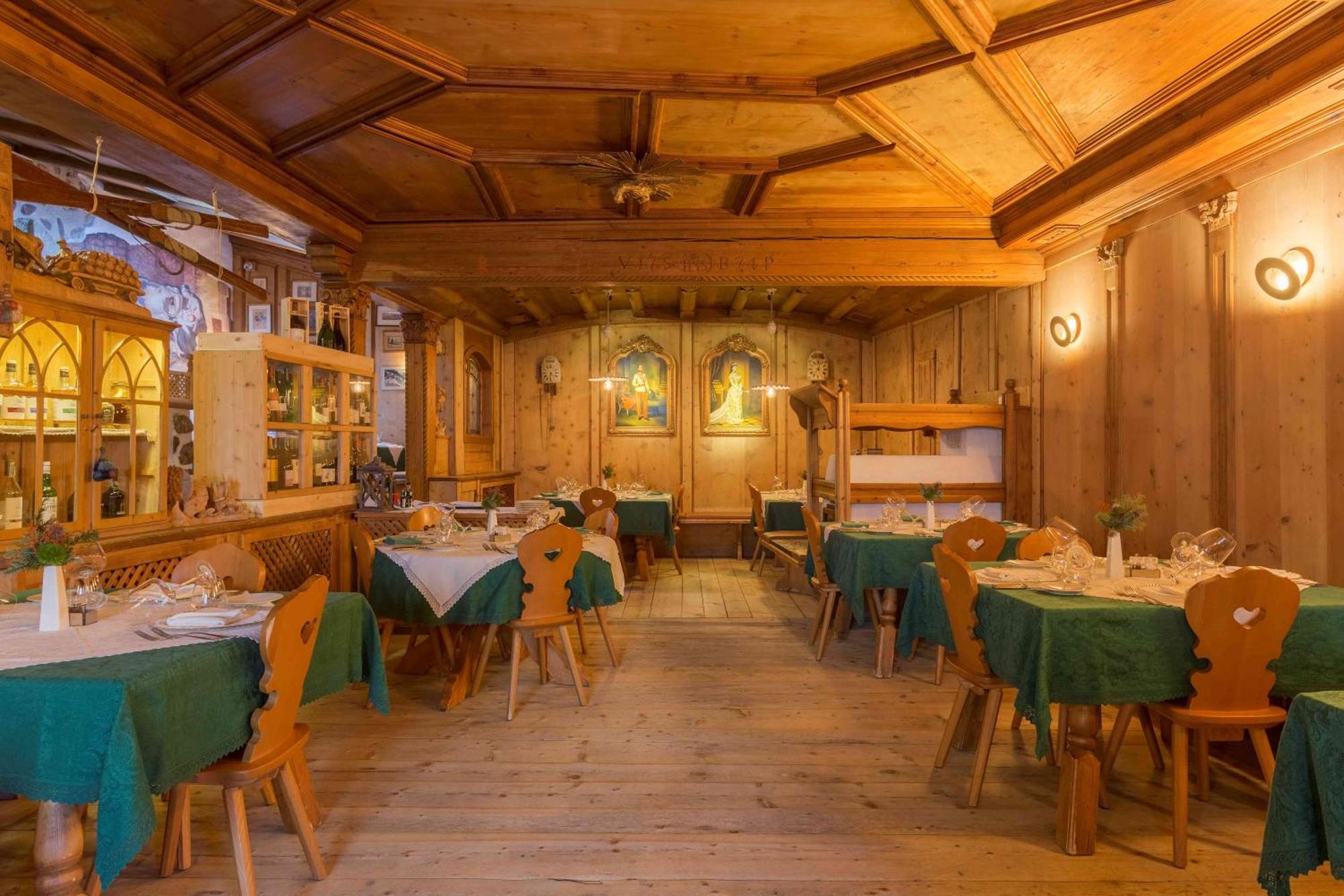 Historic Hotel Ristorante La Stua Cavalese Eksteriør billede