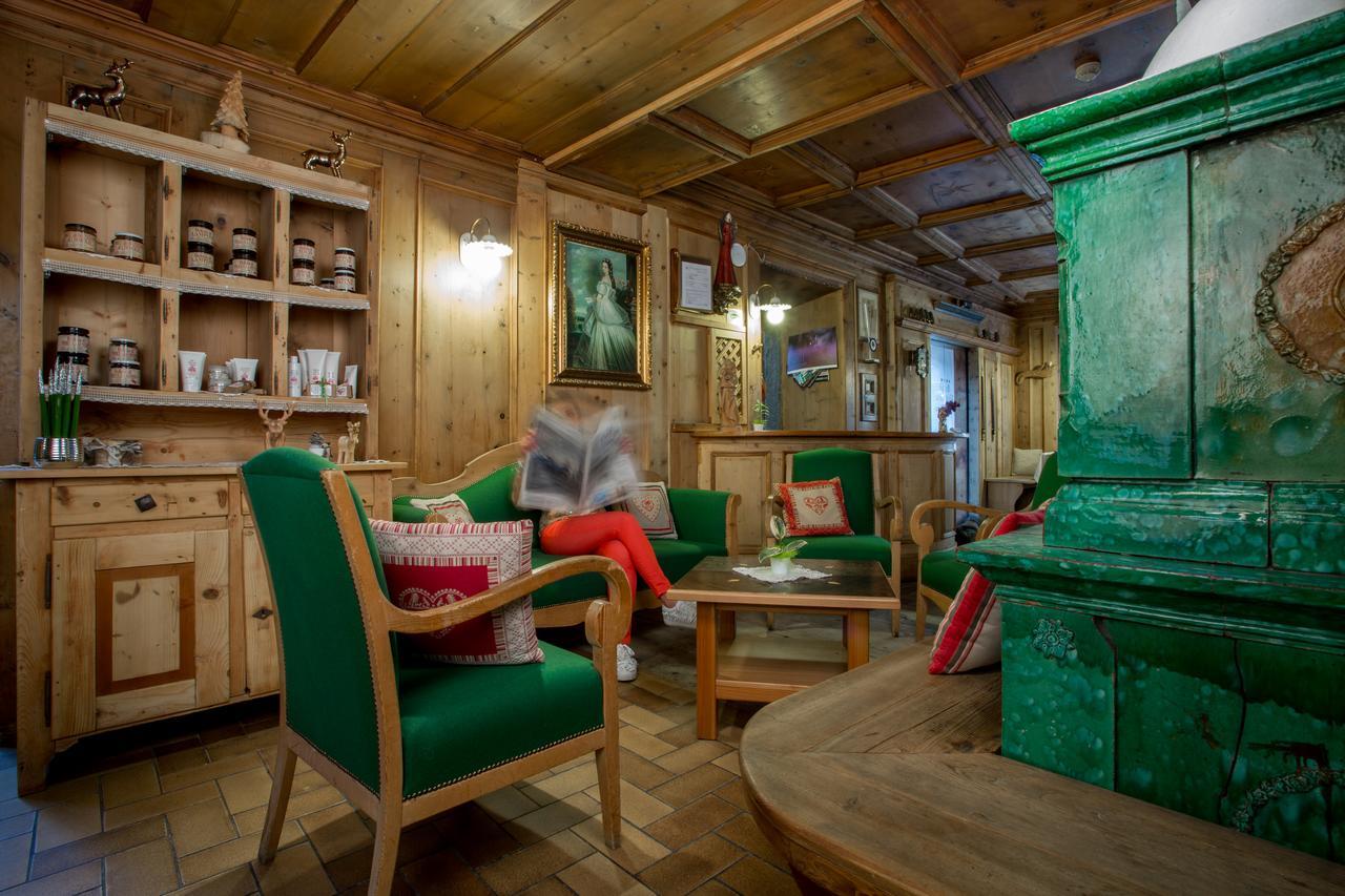 Historic Hotel Ristorante La Stua Cavalese Eksteriør billede